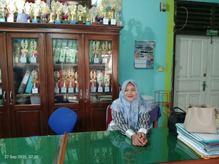 Kembali Bertugas, Ibu Cici Sandi Disambut Hangat Rekan-Rekan Kerja Kembali Bertugas, Ibu Cici Sandi Disambut Hangat Rekan-Rekan Kerja