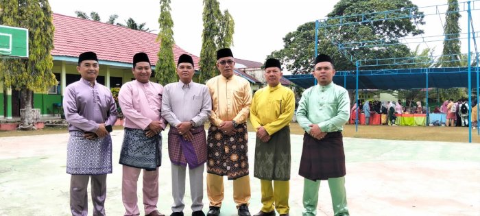 Wastra Nusantara Semarakkan HGN: Guru MAN 2 Bungo Tampilkan Teluk Belango Sesuai SE Sekjen Kemenag Wastra Nusantara Semarakkan HGN: Guru MAN 2 Bungo Tampilkan Teluk Belango Sesuai SE Sekjen Kemenag