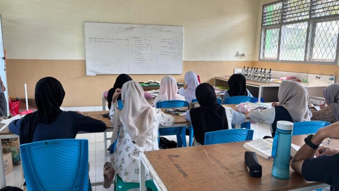 Menumbuhkan Generasi Emas Sains: Cerita Dedikasi Drs. Ahadiyanto dan Siswa Olimpiade Biologi MAN 2 Kota Jambi Menumbuhkan Generasi Emas Sains: Cerita Dedikasi Drs. Ahadiyanto dan Siswa Olimpiade Biologi MAN 2 Kota Jambi
