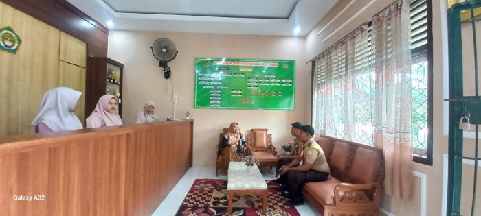 Pangkalan MAN 1 Bungo Serahkan Undangan Pengukuhan Pengurus Baru kepada Kamabigus MAN 2 Bungo Pangkalan MAN 1 Bungo Serahkan Undangan Pengukuhan Pengurus Baru kepada Kamabigus MAN 2 Bungo