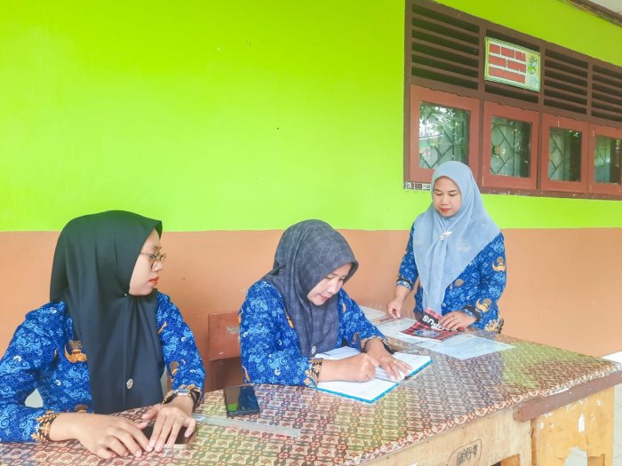 Tim Piket Guru Rabu Kawal Proses Pendidikan Tim Piket Guru Rabu Kawal Proses Pendidikan