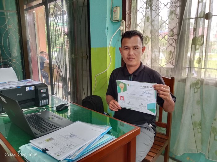 Ridwan, S.Pd.I Staff MTsN 1 Bungo Raih Sertifikat Pelatihan Budaya Pelayanan Prima dari BSI dan Kemenag