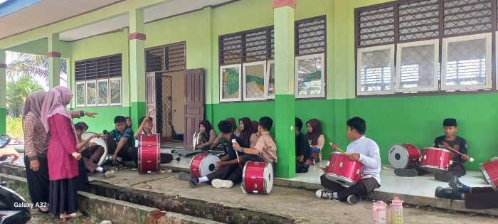 Siswa MAN 2 Bungo Intensif Latihan Drumband Sambut Peringatan HUT Ke-81 Kemerdekaan Republik Indonesia Siswa MAN 2 Bungo Intensif Latihan Drumband Sambut Peringatan HUT Ke-81 Kemerdekaan Republik Indonesia