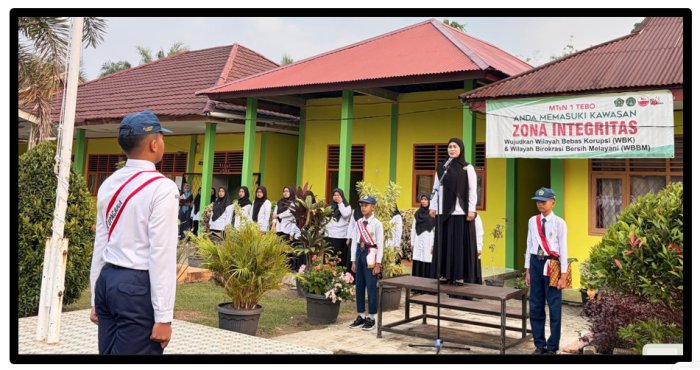 Jadi Pembina Upacara Senin, Kaur TU MTsN 1 Tebo Tekankan Disiplin dan Kesadaran Menjaga Kebersihan Jadi Pembina Upacara Senin, Kaur TU MTsN 1 Tebo Tekankan Disiplin dan Kesadaran Menjaga Kebersihan