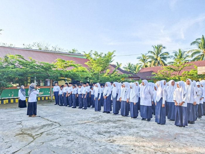 Apel Pembukaan ASAS Semester Genap MTsN 1 Bungo Berlangsung Khidmat dan Penuh Semangat Apel Pembukaan ASAS Semester Genap MTsN 1 Bungo Berlangsung Khidmat dan Penuh Semangat