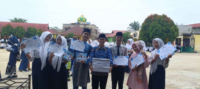 Kelas IX B MTsN 2 Bungo Raih Juara Umum Oktober Kreatif Kelas IX B MTsN 2 Bungo Raih Juara Umum Oktober Kreatif