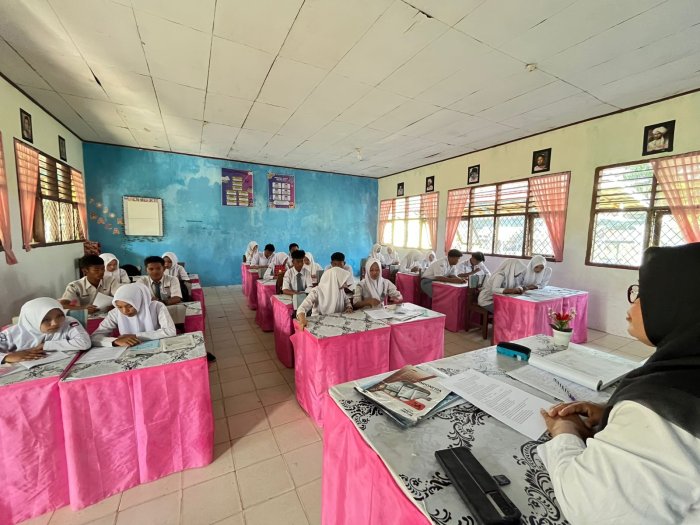 Analisis Mendalam Soal TKA Hari Kedua, Guru Bahasa Indonesia Bimbing Siswa Raih Hasil Terbaik Analisis Mendalam Soal TKA Hari Kedua, Guru Bahasa Indonesia Bimbing Siswa Raih Hasil Terbaik