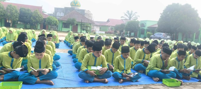 Jumat Syahdu: Yasinan Perdana Tanpa Kelas IX di MTsN 2 Bungo Jumat Syahdu: Yasinan Perdana Tanpa Kelas IX di MTsN 2 Bungo