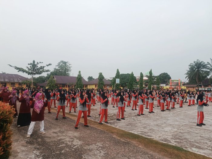 Senam Sehat di MAN 2 Tebo, Tingkatkan Kebugaran dan Semangat Warga Madrasah Senam Sehat di MAN 2 Tebo, Tingkatkan Kebugaran dan Semangat Warga Madrasah