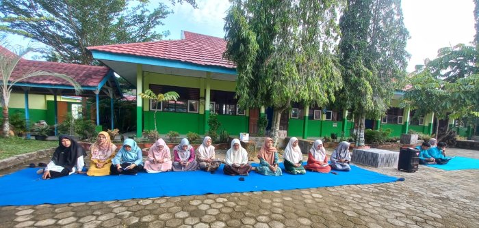 Menjemput Berkah di Hari Penuh Rahmat: MAN 2 Bungo Gelar Yasinan Rutin Setiap Jumat Menjemput Berkah di Hari Penuh Rahmat: MAN 2 Bungo Gelar Yasinan Rutin Setiap Jumat