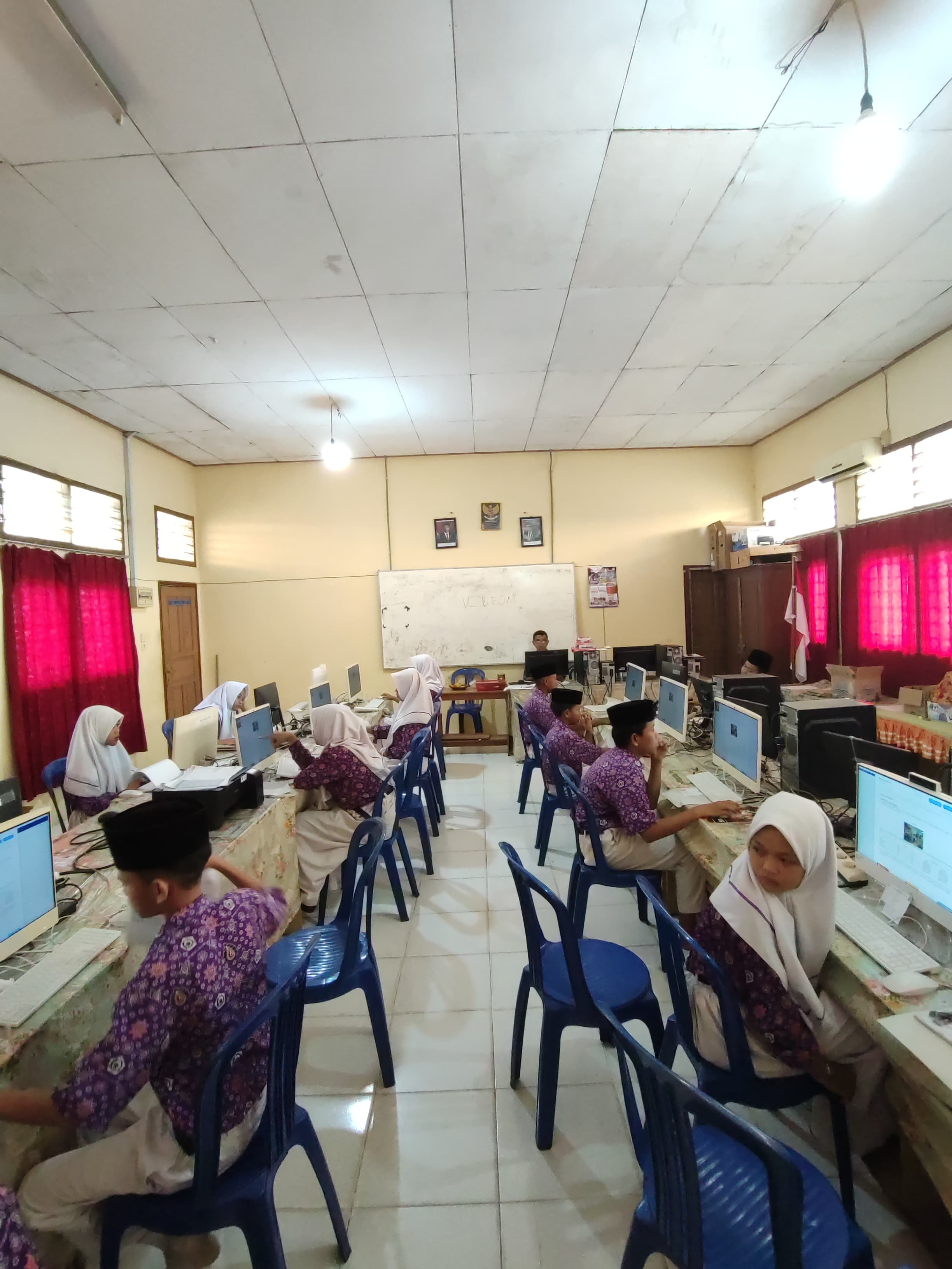 Pelaksanaan Gladi Pertama ANBK MTs Negeri 1 Kota Jambi Pelaksanaan Gladi Pertama ANBK MTs Negeri 1 Kota Jambi