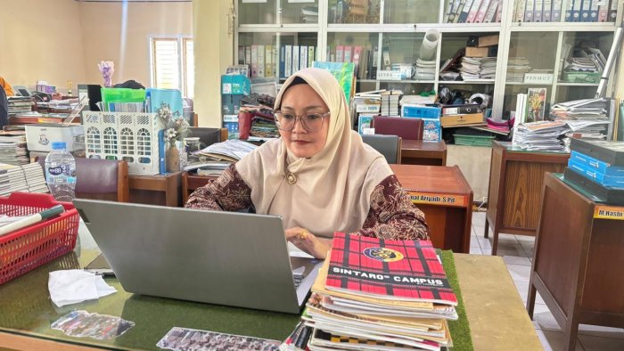 Guru MAN 2 Kota Jambi Lakukan Pelaporan Capaian Kinerja Bulanan: Wujud Disiplin dan Akuntabilitas ASN Guru MAN 2 Kota Jambi Lakukan Pelaporan Capaian Kinerja Bulanan: Wujud Disiplin dan Akuntabilitas ASN