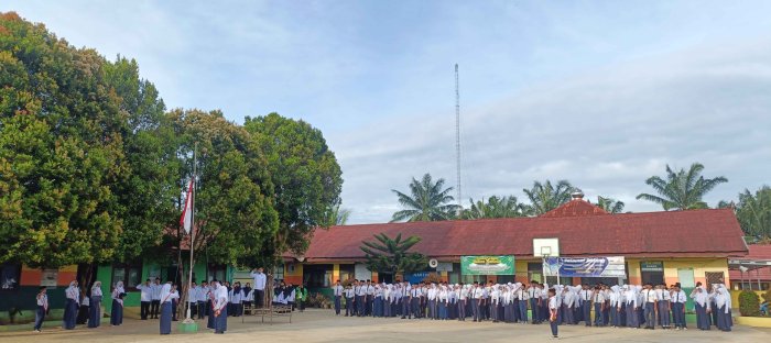Penghormatan kepada Sang Merah Putih, Bukti Cinta Tanah Air di MTsN 2 Bungo Penghormatan kepada Sang Merah Putih, Bukti Cinta Tanah Air di MTsN 2 Bungo
