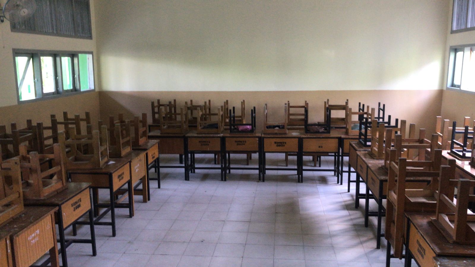 MAN 2 Kota Jambi BERSERI: Semangat Gotong Royong di Kelas XII IIS 4