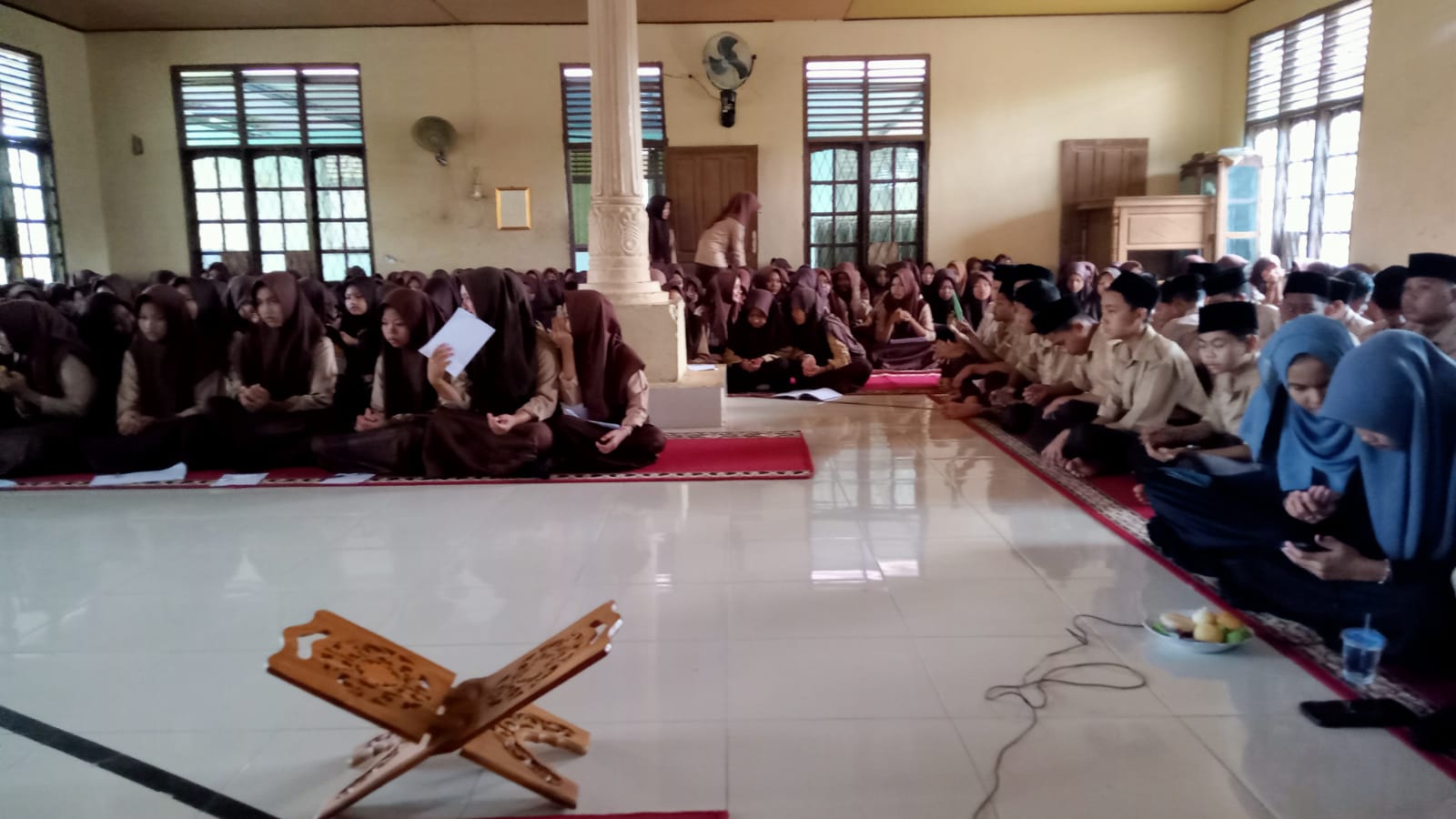MEMENTUN PENINGKATAN IMAN DI MTsN 2 BUNGO ISRA MIKRAJ