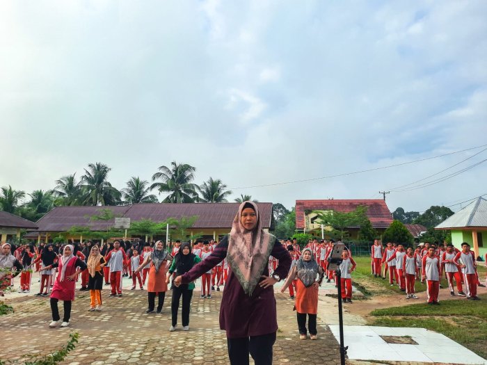 Senam Kesehatan Jasmani MTsN 1 Bungo: Antusias dan Mengasyikkan