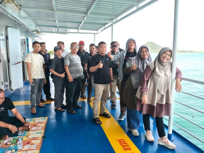 Dampingi Kontingen OMI dan K3M, Kepala MAN 2 Bungo Tetap Semangat Ikuti Kegiatan di Tangerang Meski Perjalanan Jauh Dampingi Kontingen OMI dan K3M, Kepala MAN 2 Bungo Tetap Semangat Ikuti Kegiatan di Tangerang Meski Perjalanan Jauh