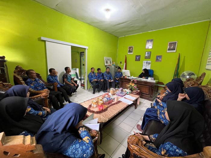 Menuju Layanan Profesional, TU MAN 1 Kerinci Bahas Evaluasi dan Tupoksi. Menuju Layanan Profesional, TU MAN 1 Kerinci Bahas Evaluasi dan Tupoksi.