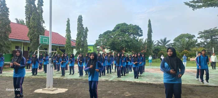 Tingkatkan Kebugaran dan Kekompakan, MAN 2 Bungo Rutin Gelar Senam Sehat Setiap Sabtu Pagi Tingkatkan Kebugaran dan Kekompakan, MAN 2 Bungo Rutin Gelar Senam Sehat Setiap Sabtu Pagi