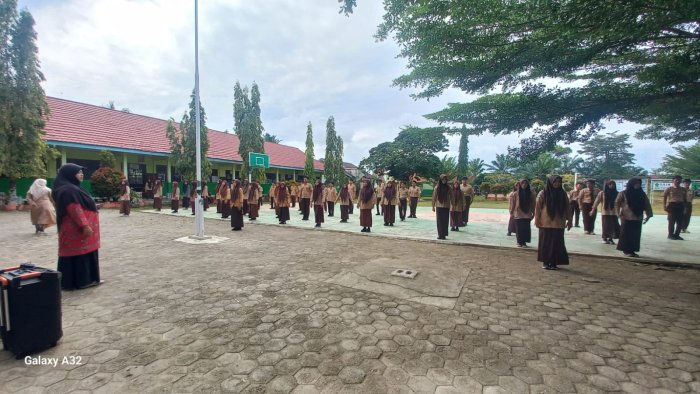 MAN 2 Bungo Gelar Latihan Senam Serentak Jelang Lomba Pensi Antar Kelas MAN 2 Bungo Gelar Latihan Senam Serentak Jelang Lomba Pensi Antar Kelas