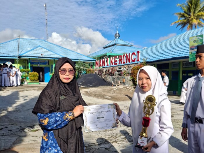 MAN 1 Kerinci Gelar Upacara Hardiknas 2026, Prestasi Siswa Jadi Sorotan MAN 1 Kerinci Gelar Upacara Hardiknas 2026, Prestasi Siswa Jadi Sorotan