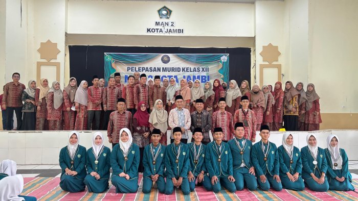 Tasyakuran Pelepasan Siswa Kelas XII MAN 2 Kota Jambi Berlangsung Khidmat dan Penuh Makna