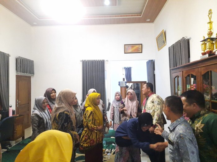Wujud Empati, Rasa Peduli Antar-Sesama Wujud Empati, Rasa Peduli Antar-Sesama