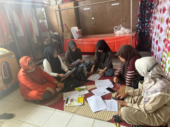 Ibu Maimunah, IBH., S.Ag. Intensif Bimbing Siswa Hadapi OMI 2026 Bidang Ekonomi Ibu Maimunah, IBH., S.Ag. Intensif Bimbing Siswa Hadapi OMI 2026 Bidang Ekonomi