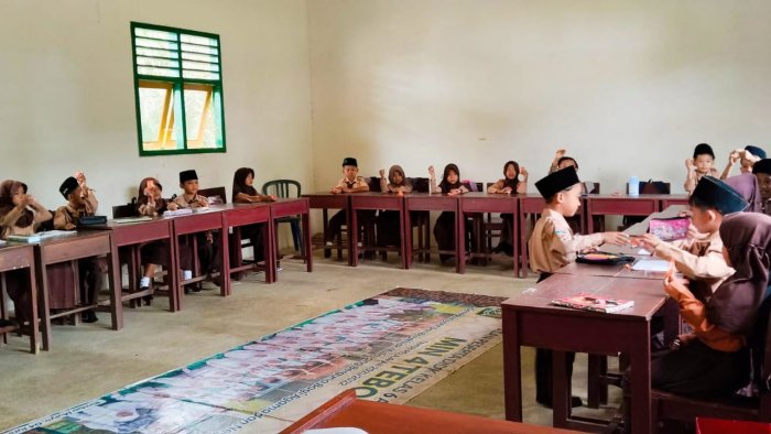 Dari Inisiatif Sendiri, Kebiasaan Berbagi Makanan Antarteman Kian Membudaya di Kalangan Siswa Kelas 1A MIN 4 Tebo Dari Inisiatif Sendiri, Kebiasaan Berbagi Makanan Antarteman Kian Membudaya di Kalangan Siswa Kelas 1A MIN 4 Tebo