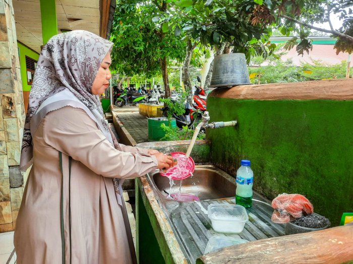 Optimalkan Kebersihan, MTsN 1 Bungo Dorong Pemanfaatan Fasilitas Sanitasi Secara Maksimal Optimalkan Kebersihan, MTsN 1 Bungo Dorong Pemanfaatan Fasilitas Sanitasi Secara Maksimal