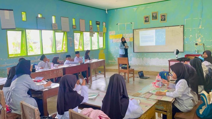 Sri Wahyu Ningsih Jadi Penutup Ujian Praktik Mengajar Mahasiswa PPLK di MIN 4 Tebo