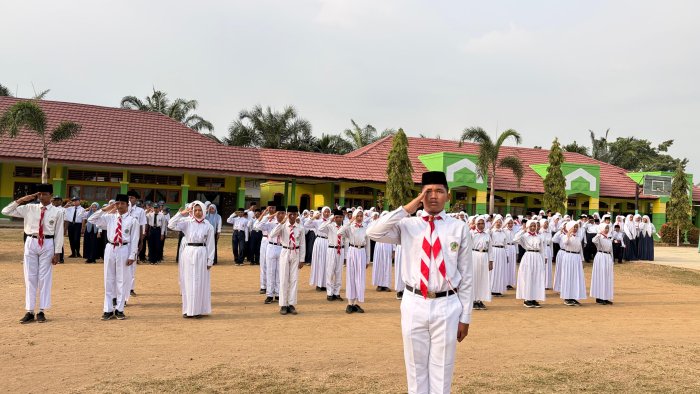 Tim Paskibra MTsN 1 Tebo Sukses Laksanakan Pengibaran Bendera Tim Paskibra MTsN 1 Tebo Sukses Laksanakan Pengibaran Bendera