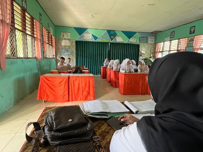 PELAJARI USHUL FIQH TENTANG KEDUDUKAN DAN FUNGSI IJTIHAD BERSAMA IBU DENI TRIZAWATI, S.Pd.I PELAJARI USHUL FIQH TENTANG KEDUDUKAN DAN FUNGSI IJTIHAD BERSAMA IBU DENI TRIZAWATI, S.Pd.I