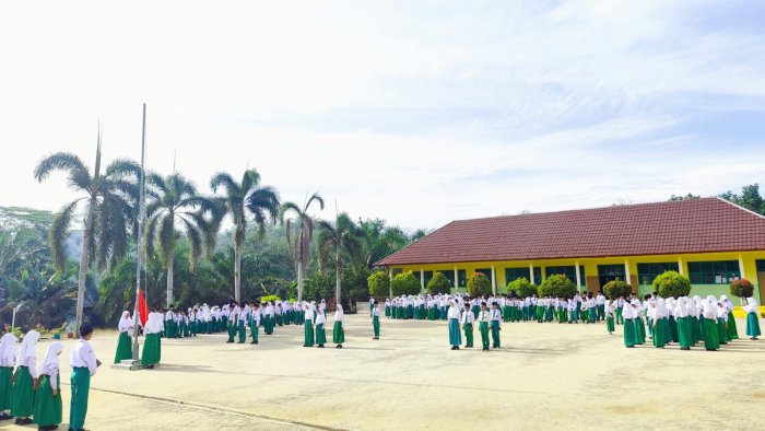 Situasi Menegangkan, Komandan Pasukan Paling Kanan Ambil Alih Paskibra Saat Upacara Hari Pahlawan di MIN 4 Tebo