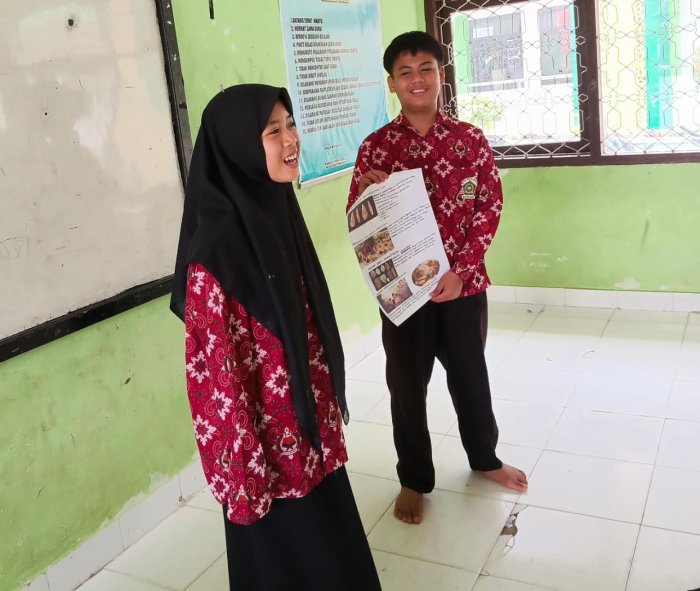Siswa Kelas VII A MTsN 1 Bungo Belajar Sejarah Lewat Kliping Peninggalan Prasejarah