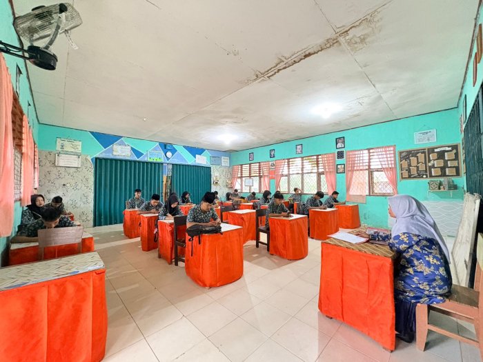 Fokus dan Disiplin, Siswa MAN 2 Bungo Hadapi Hari Ketiga Ujian Madrasah Fokus dan Disiplin, Siswa MAN 2 Bungo Hadapi Hari Ketiga Ujian Madrasah