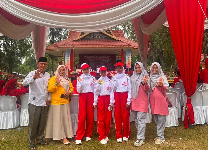 Tiga Siswi MTsN 5 Tebo Ikuti Lomba Line Dance Semarak HUT RI ke-81 Tiga Siswi MTsN 5 Tebo Ikuti Lomba Line Dance Semarak HUT RI ke-81