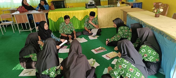 Sembilan Siswa Siap Ikuti OMI, Guru Beri Pembekalan Akhir Sembilan Siswa Siap Ikuti OMI, Guru Beri Pembekalan Akhir