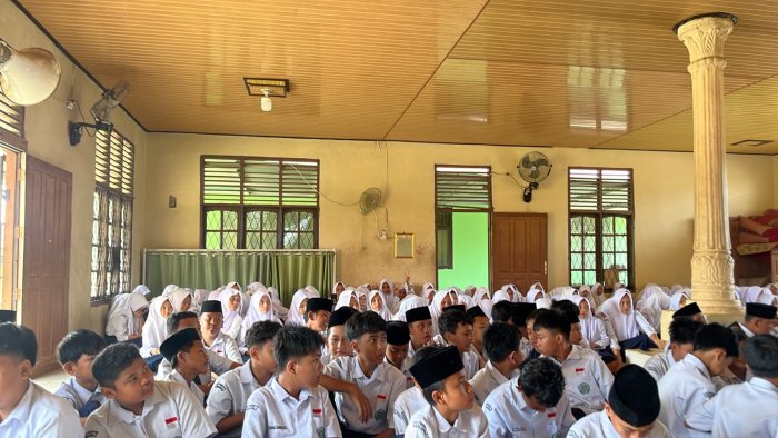 Matangkan Persiapan, OSIM MTsN 2 Bungo Gelar Sosialisasi Cabang Lomba Class Meeting di Musholla