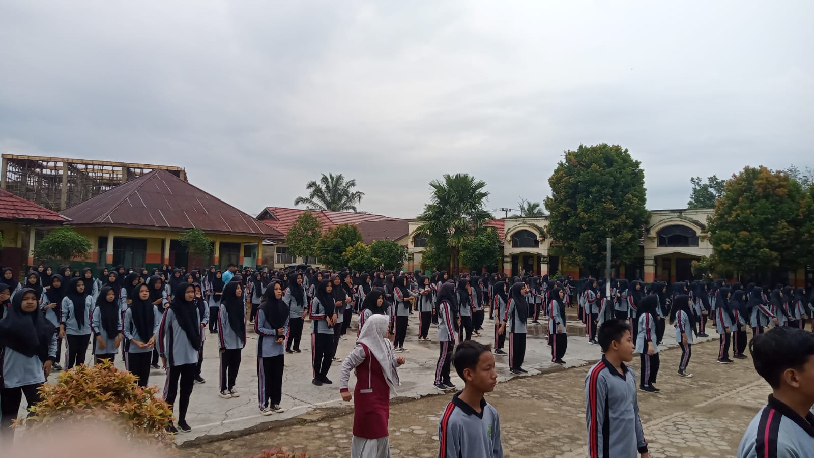 KEGIATAN SENAM SEHAT MTsN 2 BUNGO KEGIATAN SENAM SEHAT MTsN 2 BUNGO