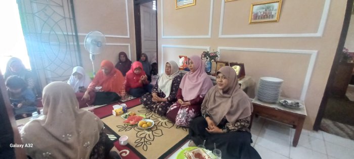 Enam Guru MAN 2 Bungo Lulus Sertifikasi, Rayakan Syukur dengan Makan Bersama Enam Guru MAN 2 Bungo Lulus Sertifikasi, Rayakan Syukur dengan Makan Bersama