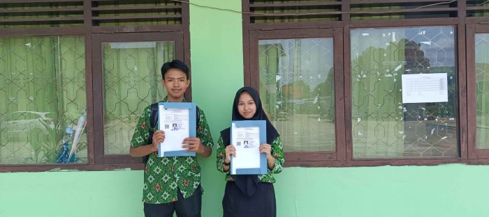 Resmi Tamat, Alumni Muda MTsN 2 Bungo Antusias Terima SKL untuk Syarat Daftar Sekolah Lanjutan Resmi Tamat, Alumni Muda MTsN 2 Bungo Antusias Terima SKL untuk Syarat Daftar Sekolah Lanjutan