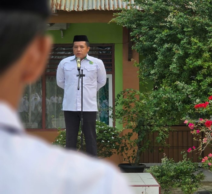 Upacara Bendera MTsN 1 Bungo Berlangsung Khidmat, Semangat Belajar Murid Terus Dikuatkan