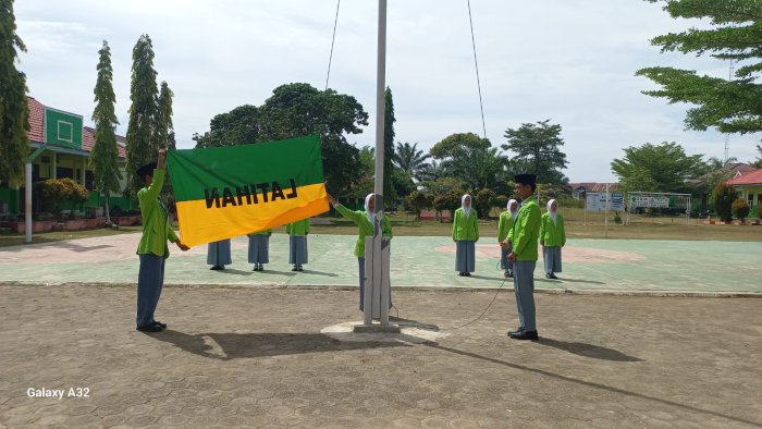 Kelas XI A Tampak Semangat Ikut Lomba Paskibraka Kelas XI A Tampak Semangat Ikut Lomba Paskibraka