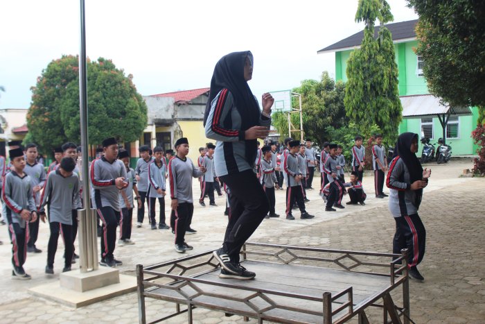 Kembali Bugar MTsN 2 Bungo Gelar Senam Sehat Perdana Pasca Libur Panjang Lebaran Kembali Bugar MTsN 2 Bungo Gelar Senam Sehat Perdana Pasca Libur Panjang Lebaran