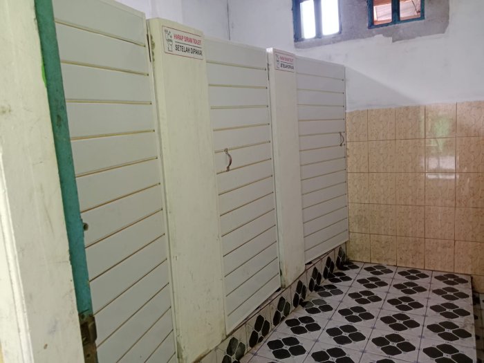 Wujudkan Lingkungan Sehat, Kamad MIN 3 Kerinci Pastikan Fasilitas WC Siswa Selalu Higienis Wujudkan Lingkungan Sehat, Kamad MIN 3 Kerinci Pastikan Fasilitas WC Siswa Selalu Higienis