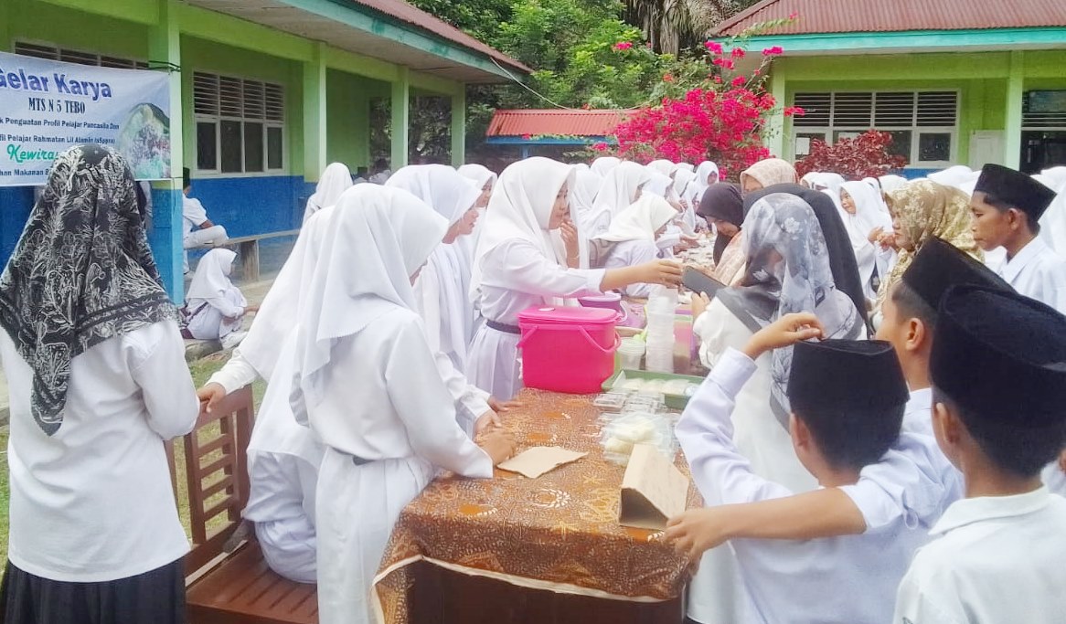 GELAR KARYA KEWIRAUSAHAAN DORONG KREATIFITAS SISWA GELAR KARYA KEWIRAUSAHAAN DORONG KREATIFITAS SISWA