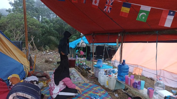 Anggota Pramuka MTsN 2 Bungo Gelar Piket Bersih Tenda