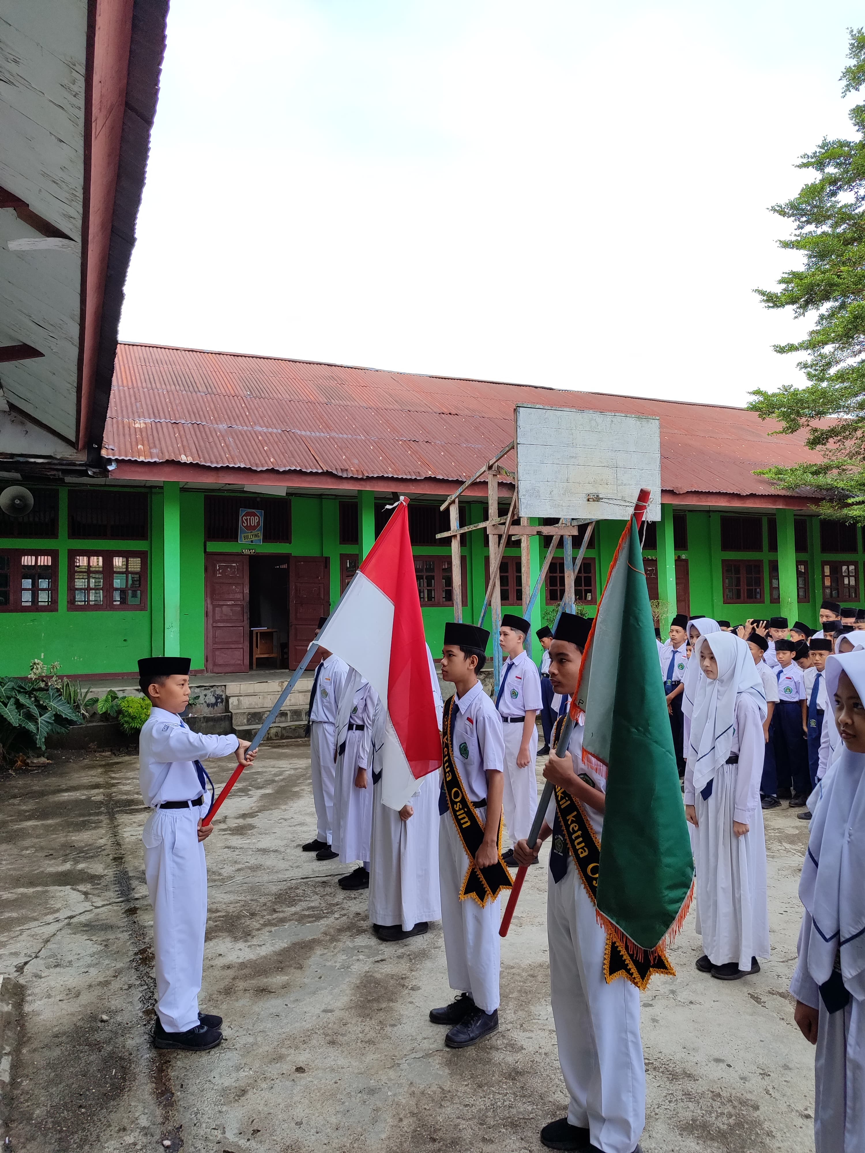 Pengukuhan OSIM MTs Negeri 1 Kota Jambi Berjalan Khidmat