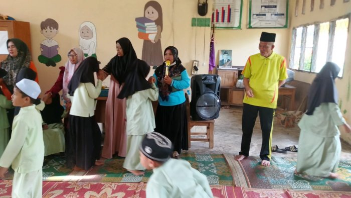 Di Hari Jumat Siswa Siswi MIN 1 Muaro Jambi Baca Surah Yasin Bersama Di Hari Jumat Siswa Siswi MIN 1 Muaro Jambi Baca Surah Yasin Bersama